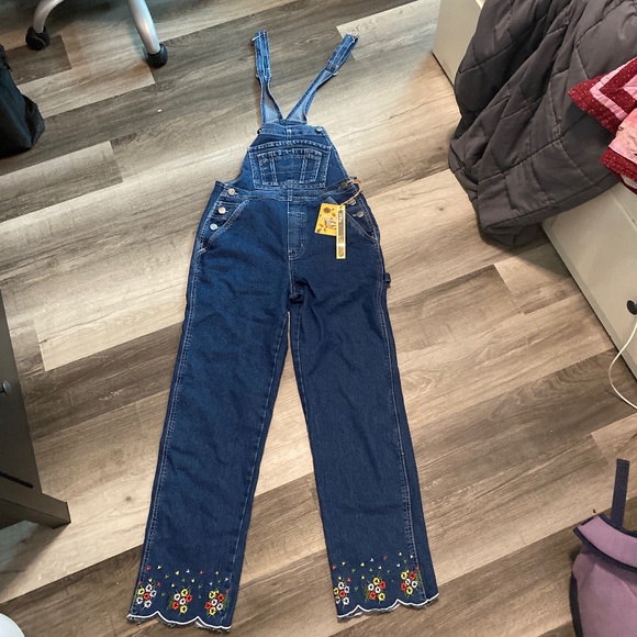 Cute overalls with embroidered bottoms - Picture 1 of 4